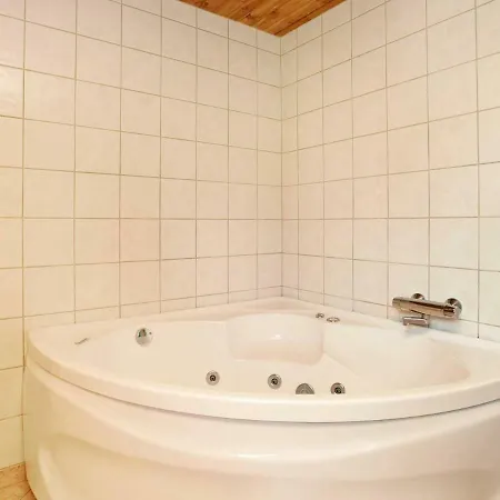 Three-bedroom Holiday In Silkeborg 1 *